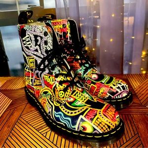 BRAND NEW RARE 'Pascal' Multi Kaboom Print Boot
DR. MARTENS US W 10